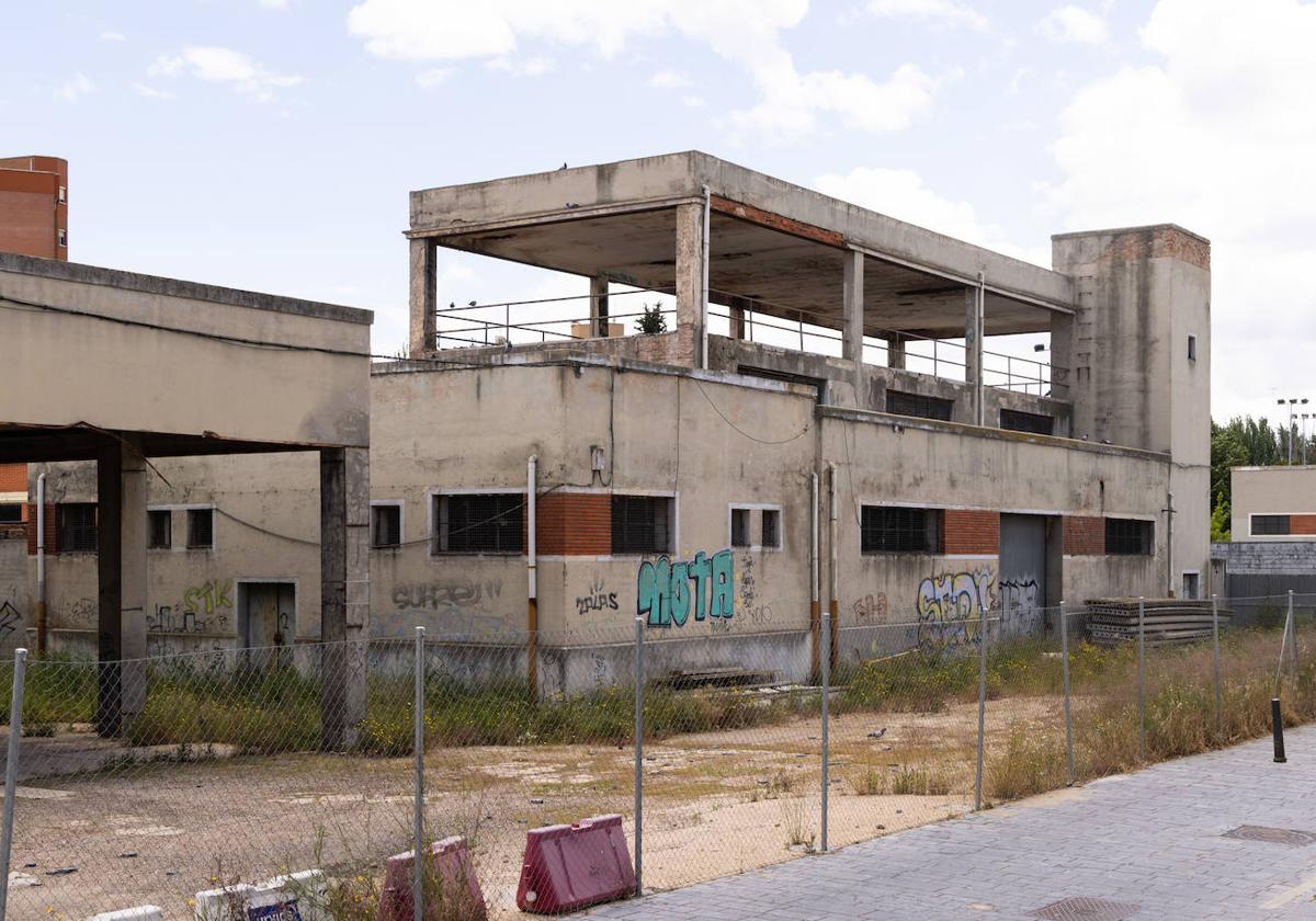 Nave que se reformará para sumarla al Laboratorio de las Artes de Valladolid (LAVA).