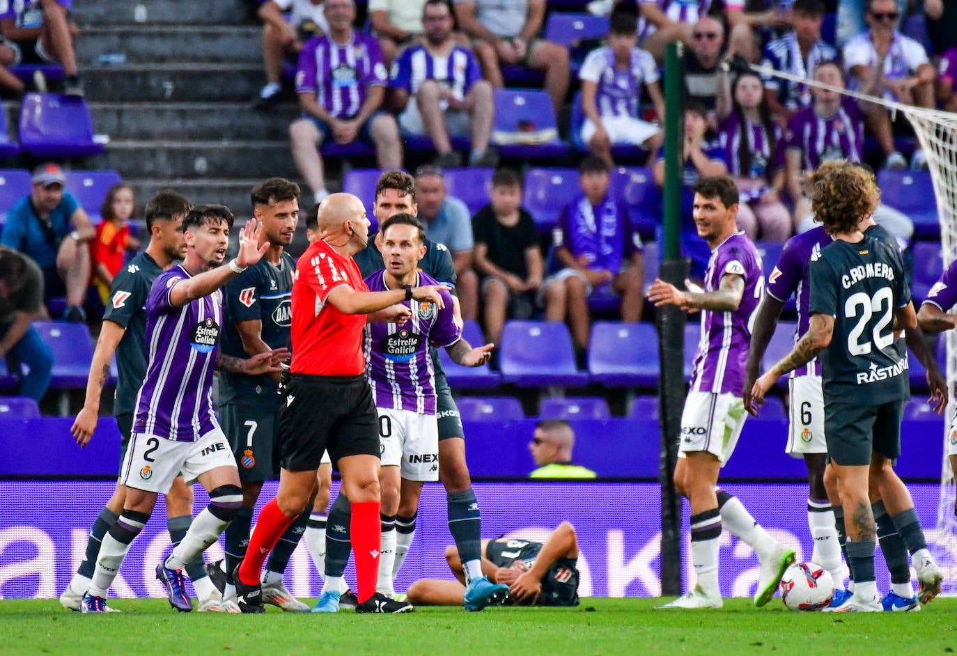 La victoria del Real Valladolid en su regreso a Primera, en imágenes