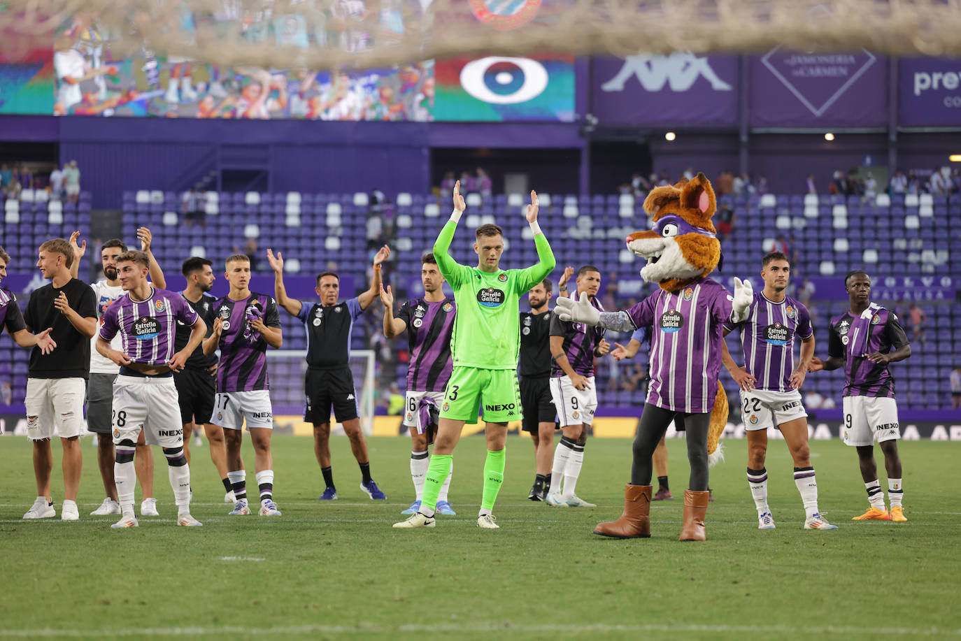 La victoria del Real Valladolid en su regreso a Primera, en imágenes