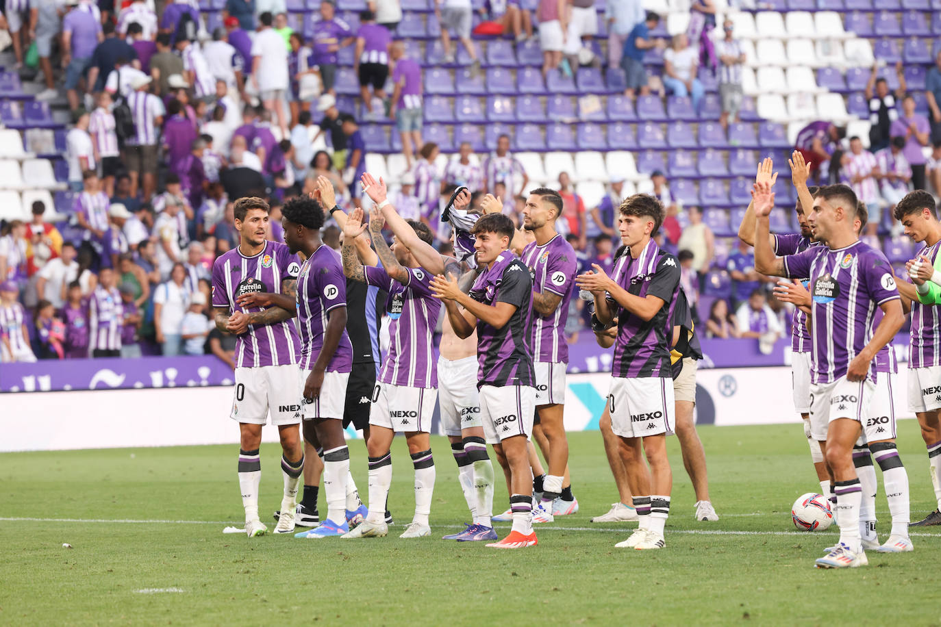 La victoria del Real Valladolid en su regreso a Primera, en imágenes