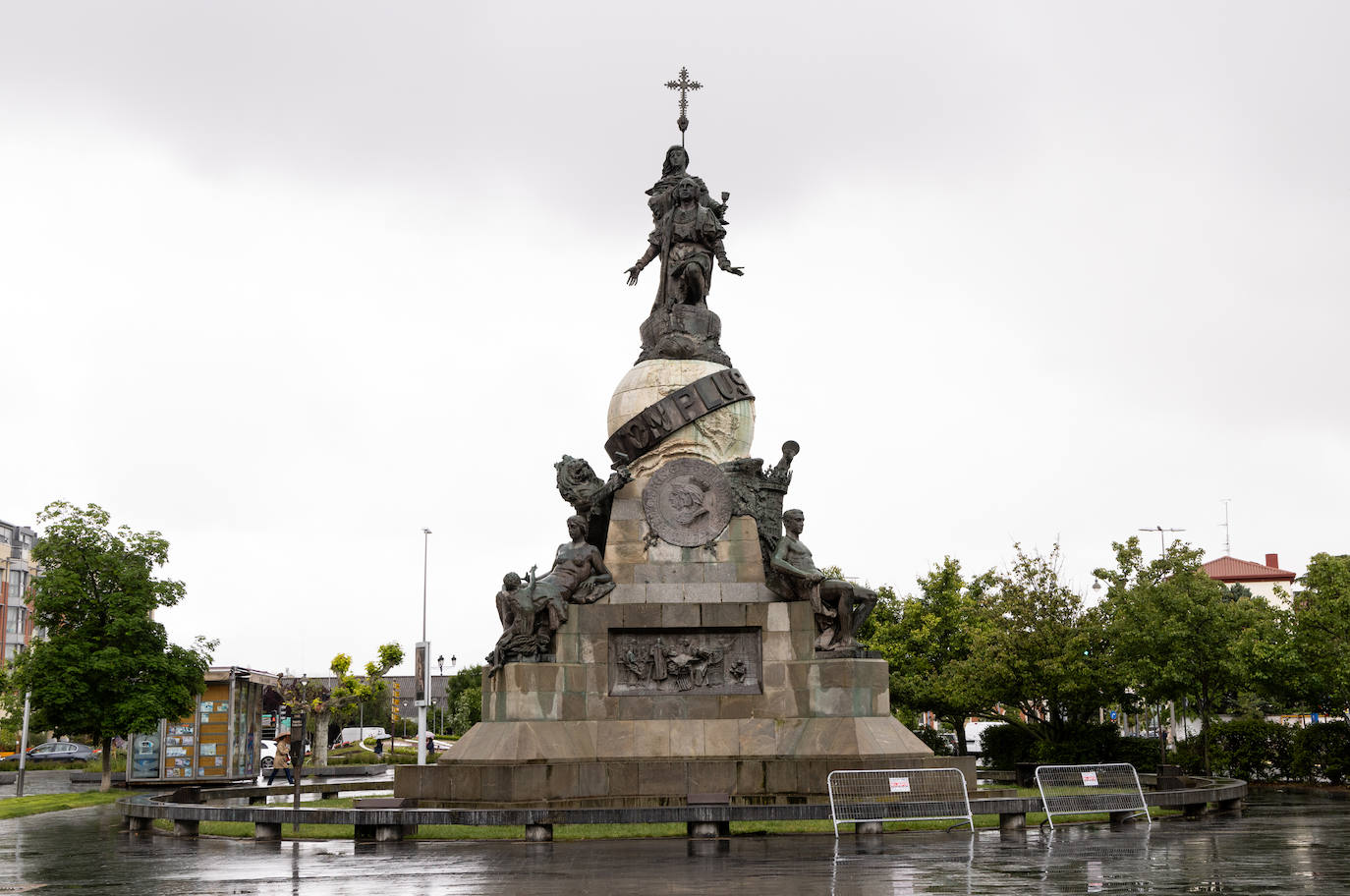 En el otro extremo del paseo encontramos la estatua de Colón, obre de Antonio Susillo en 1905