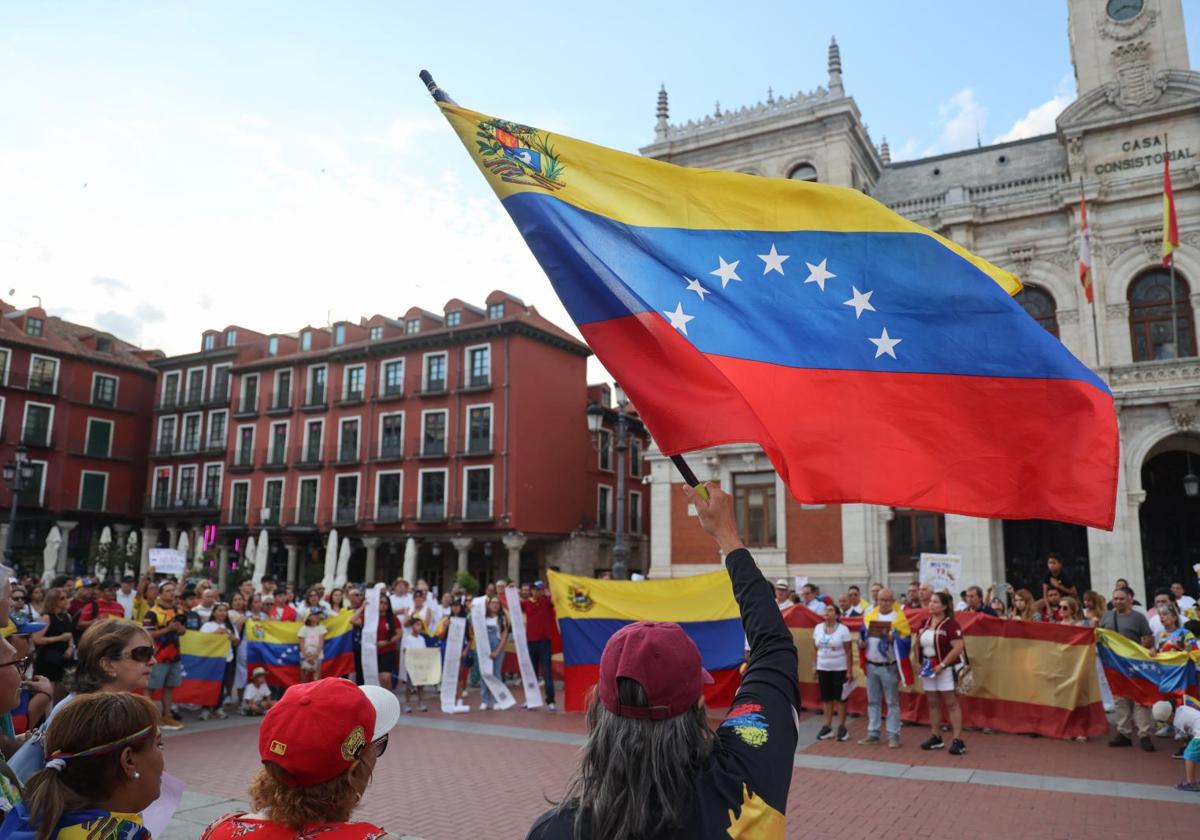 Concentración el pasado sábado en la Plaza Mayor de Valladolid en contra del gobierno de Nicolás Maduro.