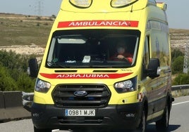 Ambulancia en una carretera de la provincia de Segovia.