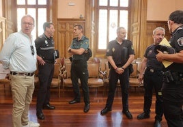 Junta Local de Seguridad reunida este lunes en el Ayuntamiento.