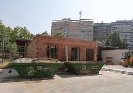 Obras en la cafetería del Parque del Salón.