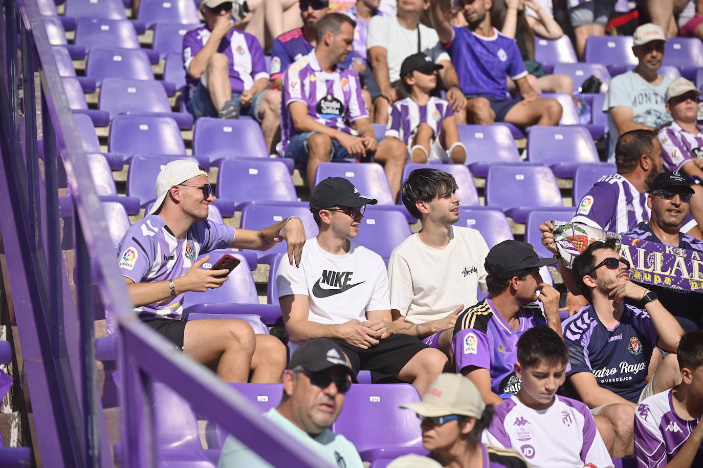 Búscate en la grada del estadio José Zorrilla (1/4)