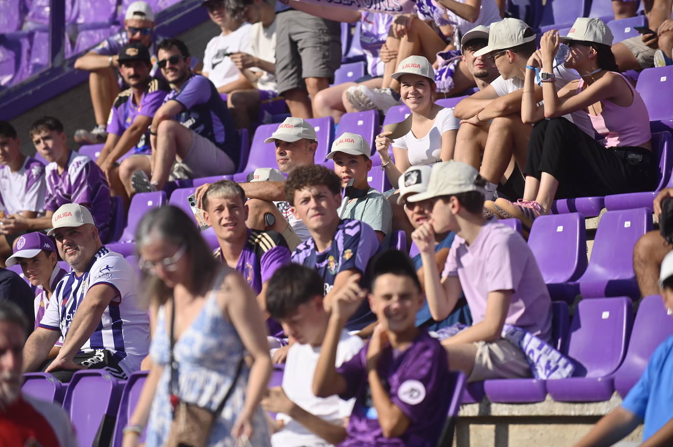 Búscate en la grada del estadio José Zorrilla (1/4)