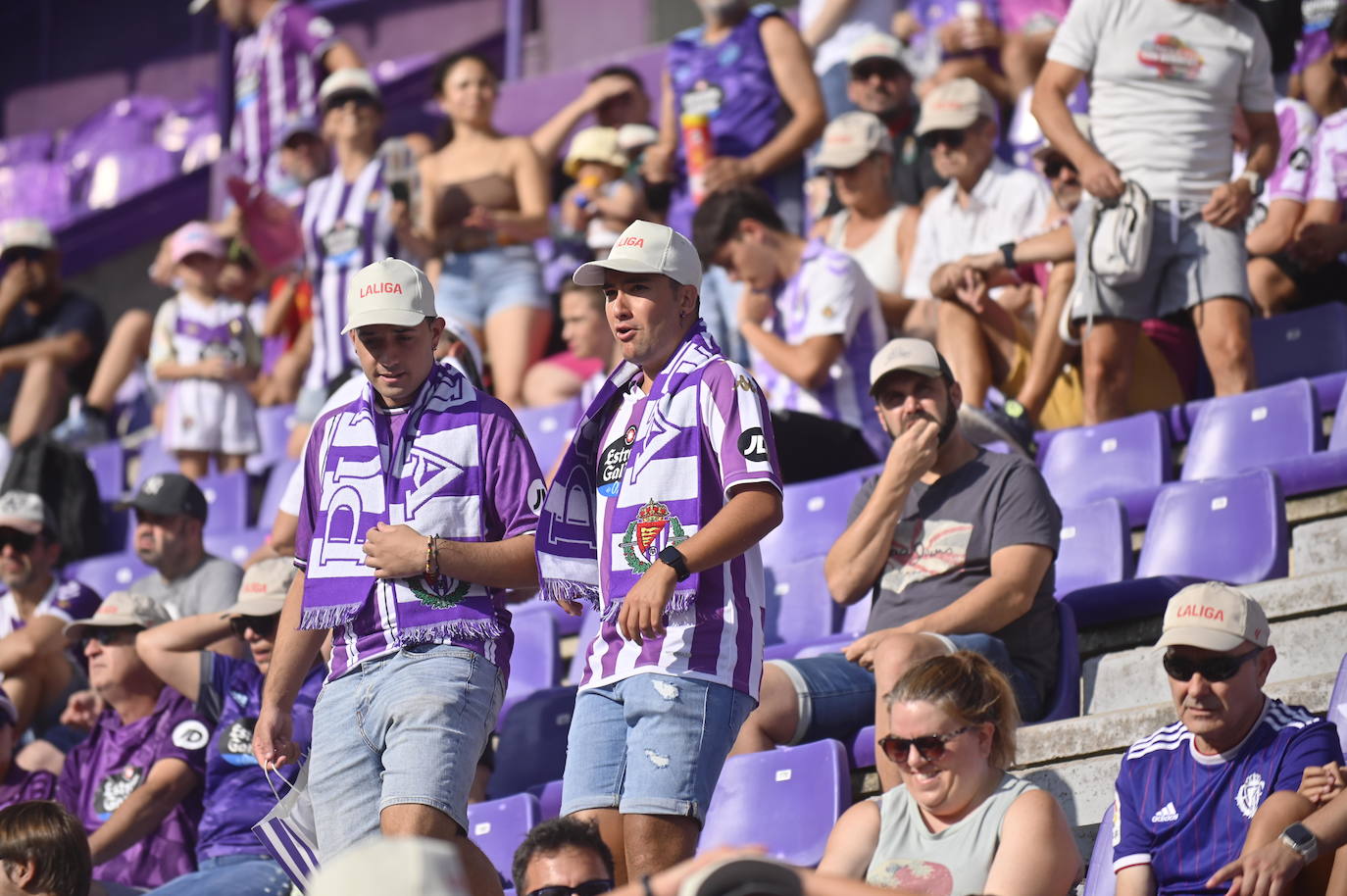 Búscate en la grada del estadio José Zorrilla (1/4)