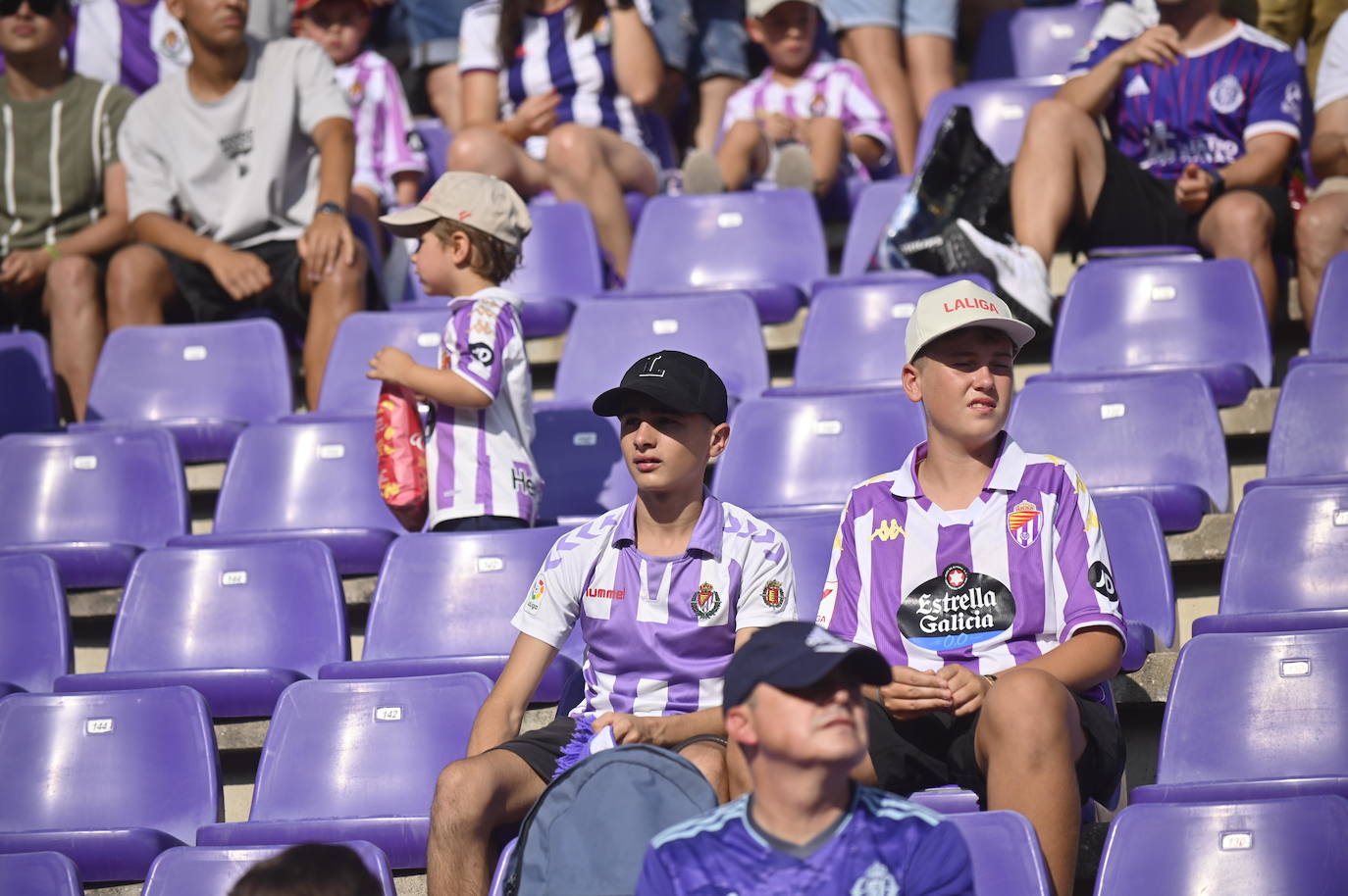 Búscate en la grada del estadio José Zorrilla (1/4)