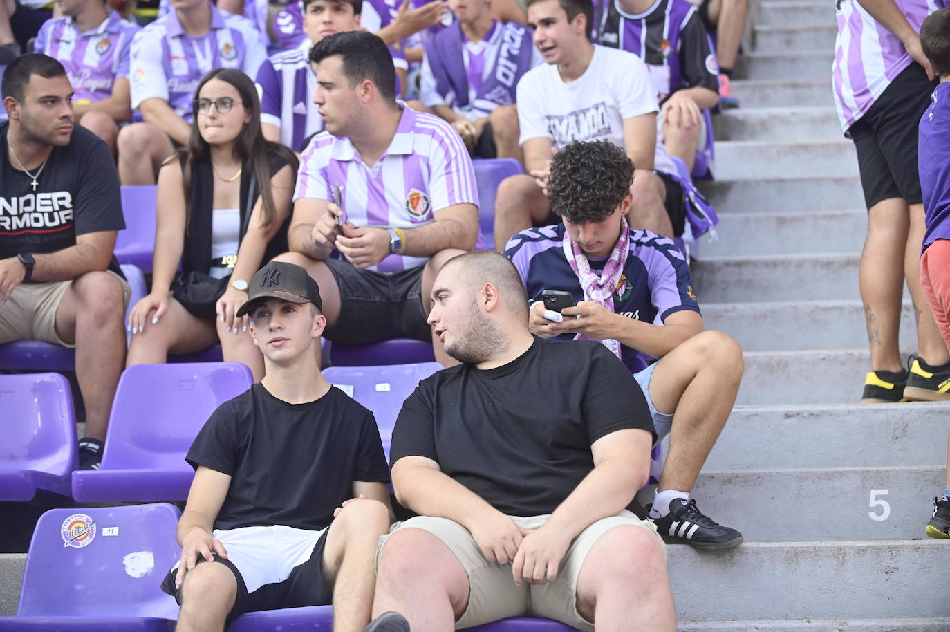 Búscate en la grada del estadio José Zorrilla (2/4)