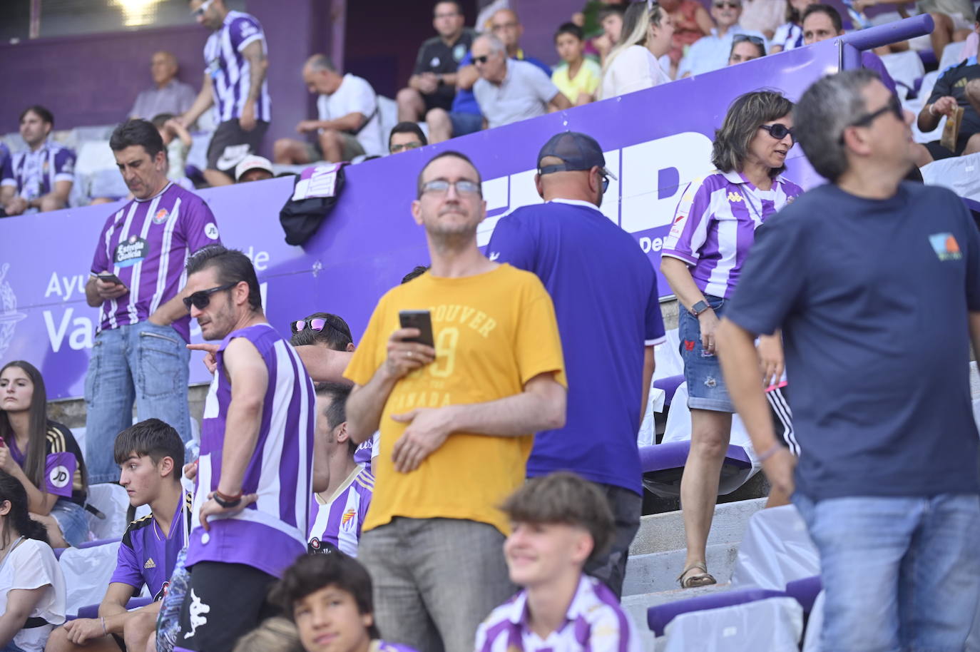 Búscate en la grada del estadio José Zorrilla (2/4)