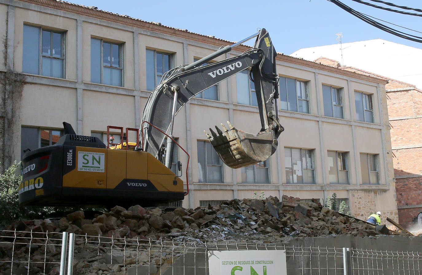 Fotos del derribo de edificios en la calle Antonio Machado