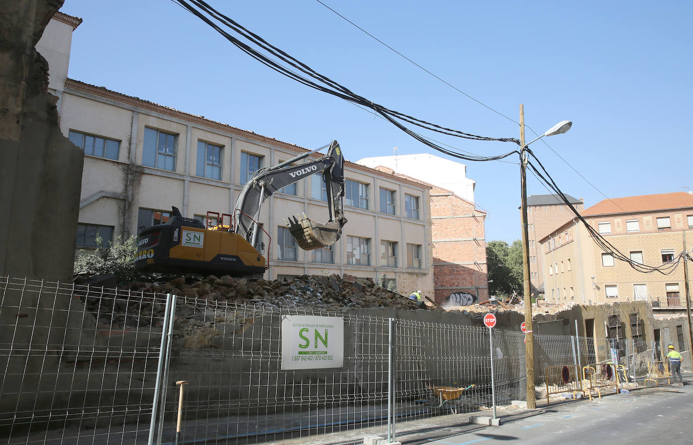 Fotos del derribo de edificios en la calle Antonio Machado