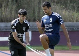 Diego Gómez se ejercita junto a Pablo Ajo en un entrenamiento de pretemporada