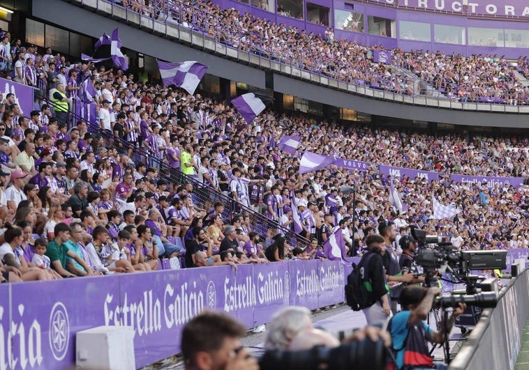 Aficionados en el fondo norte del estadio.