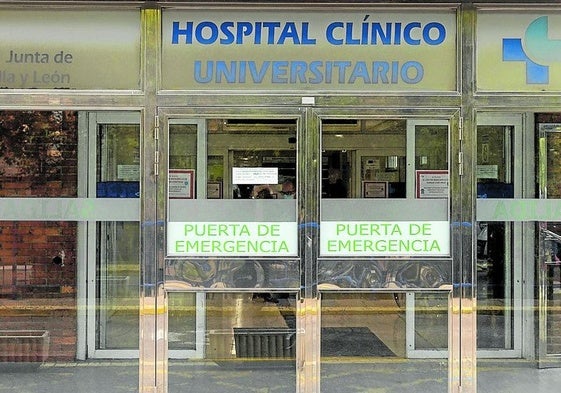 Puerta de acceso al hospital Clínico de Valladolid.