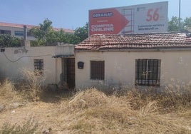 Casa okupada en el número 105 de la calle Arca Real.