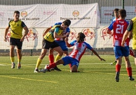 Momento del partido disputado por el Atlético Tordesillas y el Mojados.