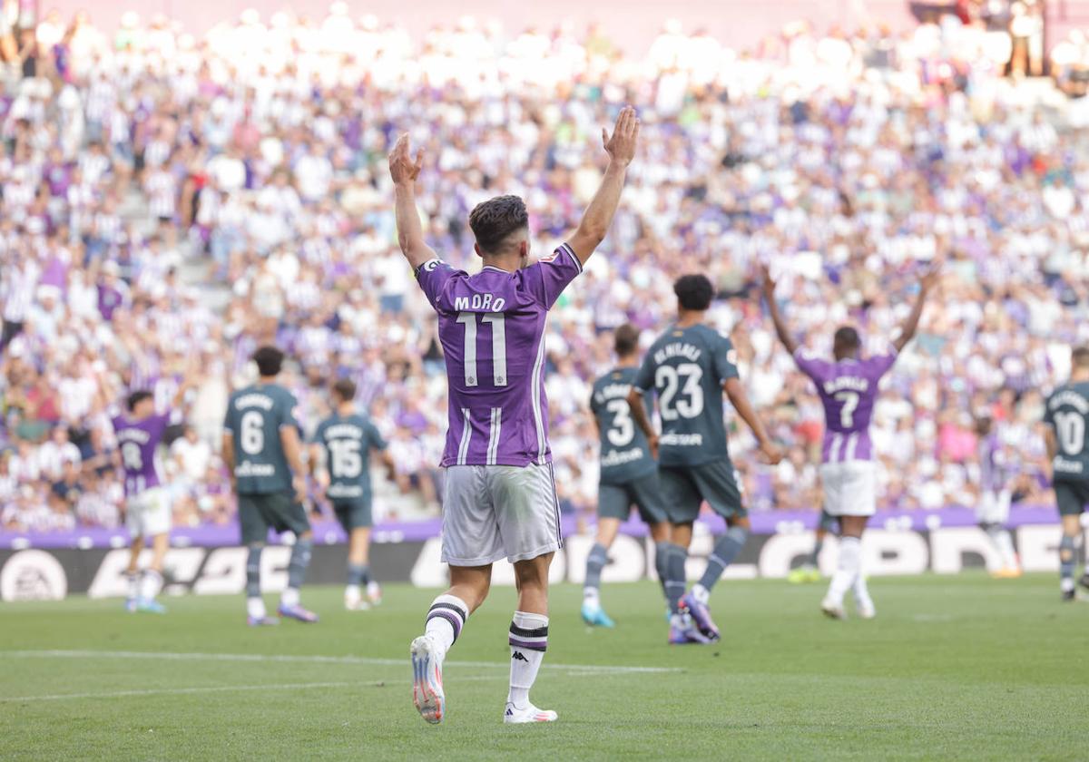 Raúl Moro protestando durante el partido contra el Espanyol.