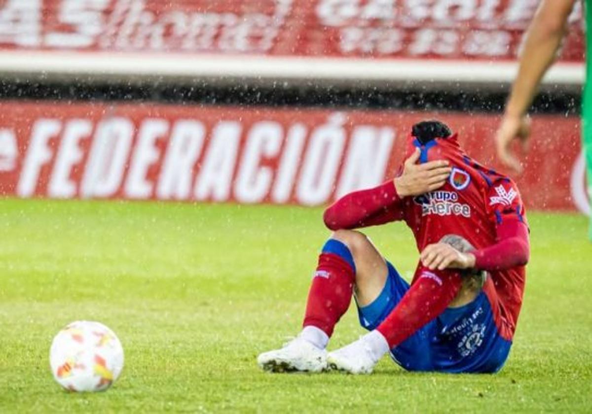 Descenso del Numancia a Segunda Federación.