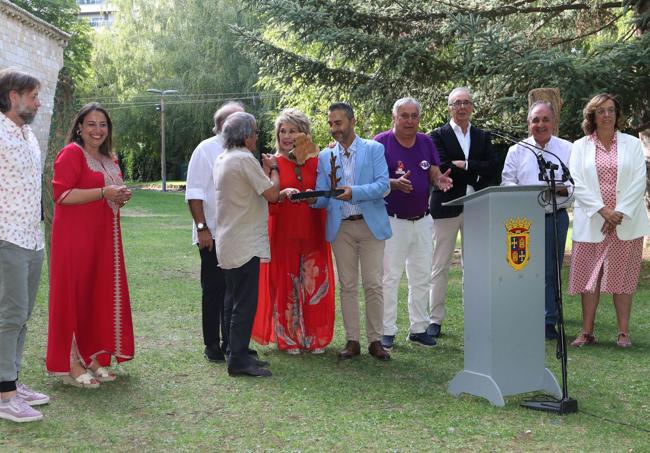 Entrega del galardón a AMGu.