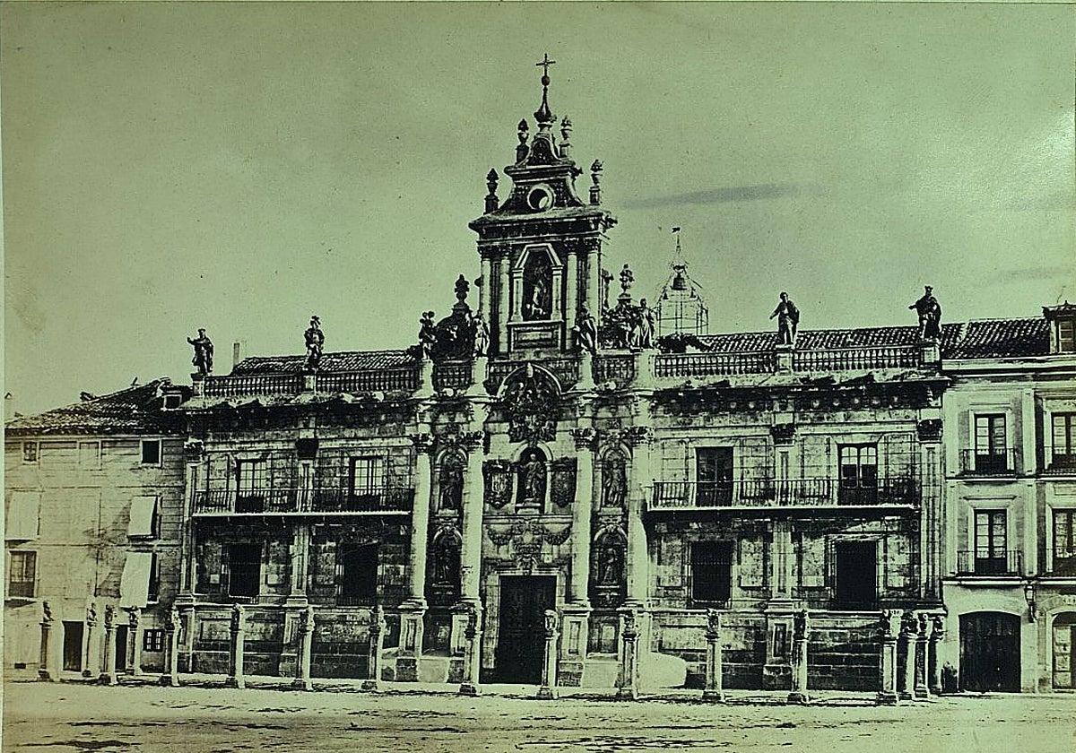 Fachada del edificio antiguo de la Universidad de Valladolid.