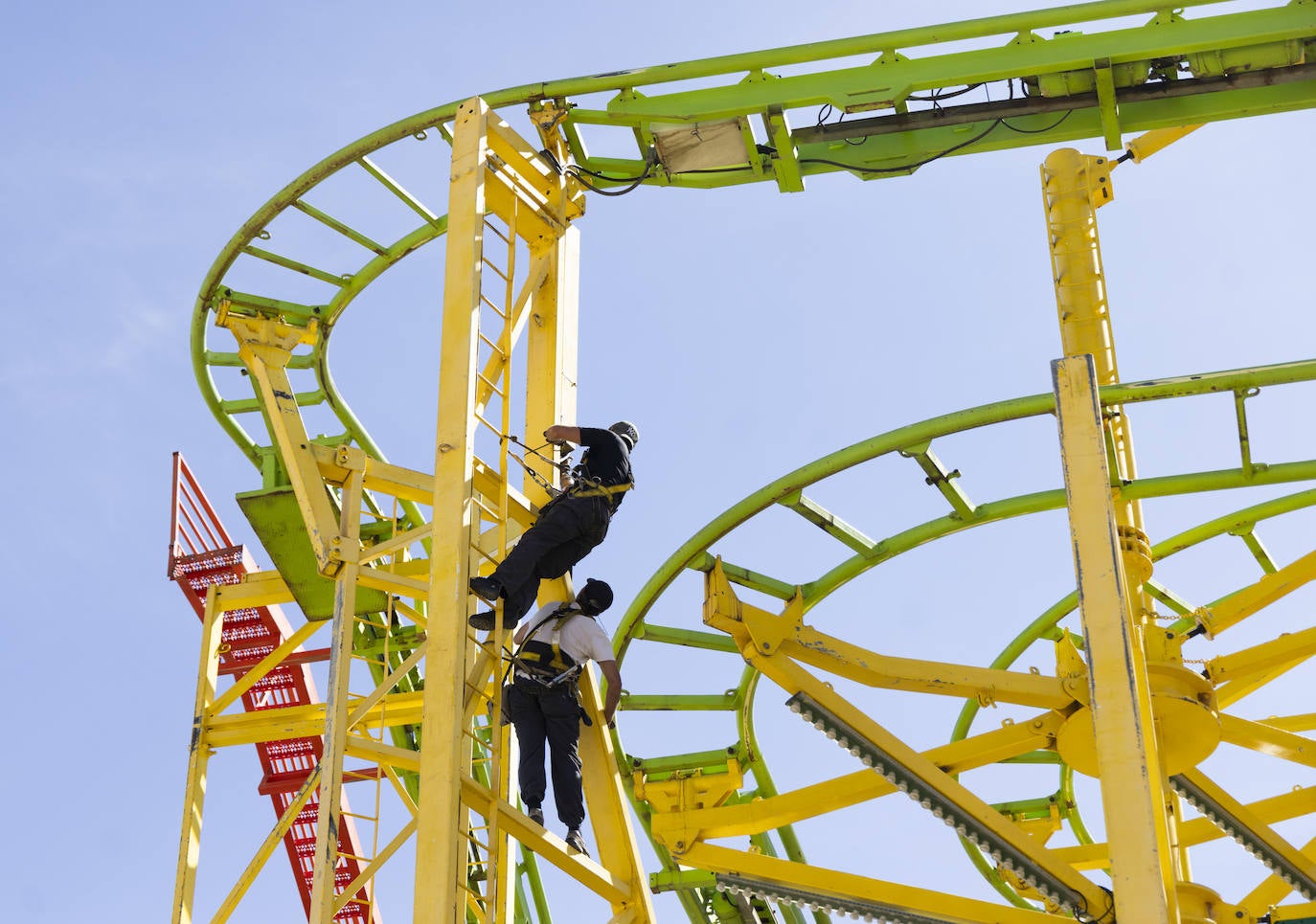 Las imágenes del montaje de las atracciones para las ferias de Valladolid