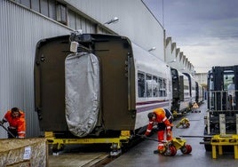 Operarios de la planta vasca de Talgo en Rivabellosa (Álava).