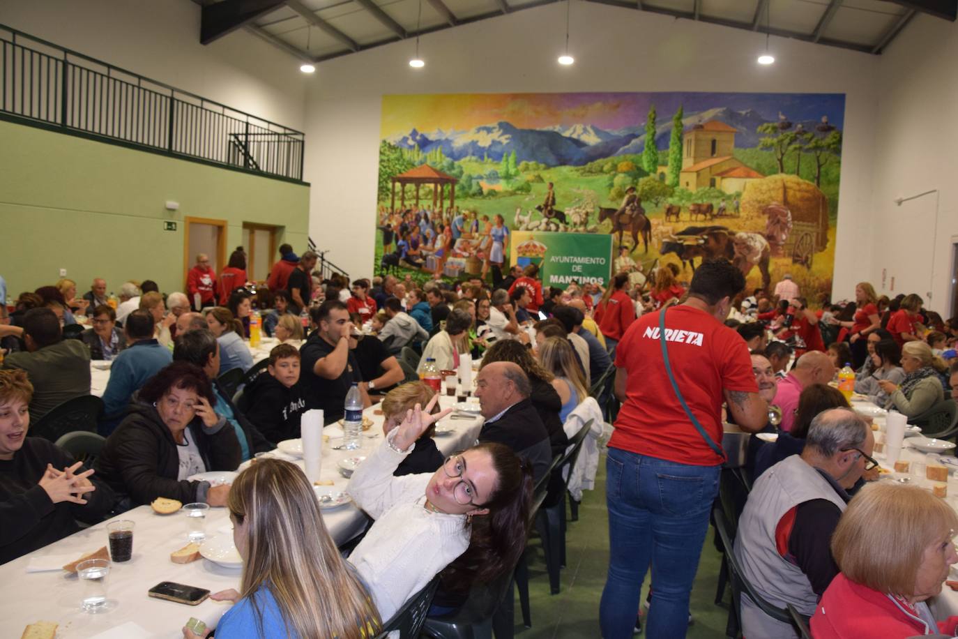 170 kilos de patatas y 70 kilos de carne para los vecinos de Mantinos