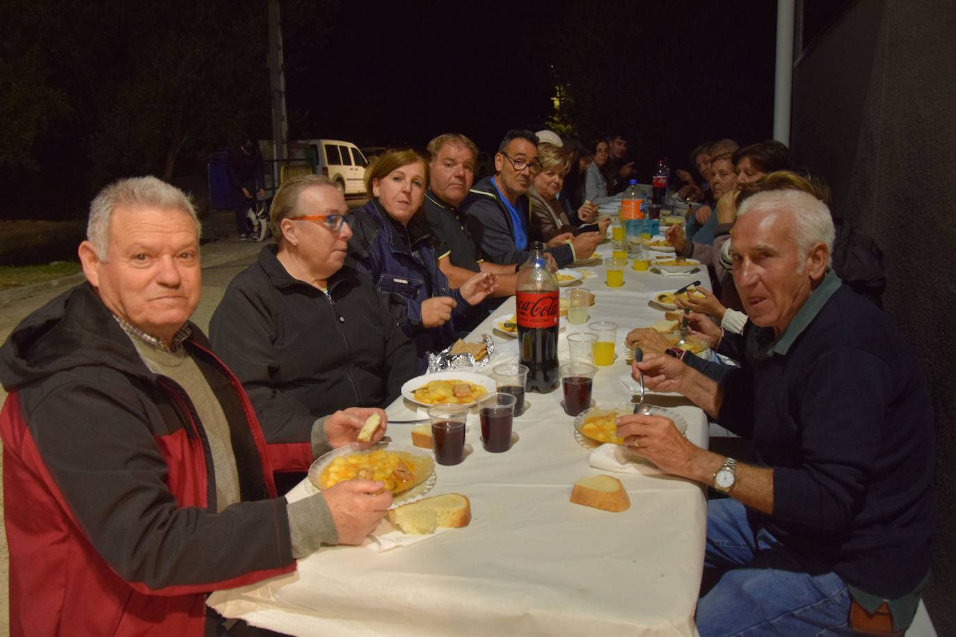 170 kilos de patatas y 70 kilos de carne para los vecinos de Mantinos