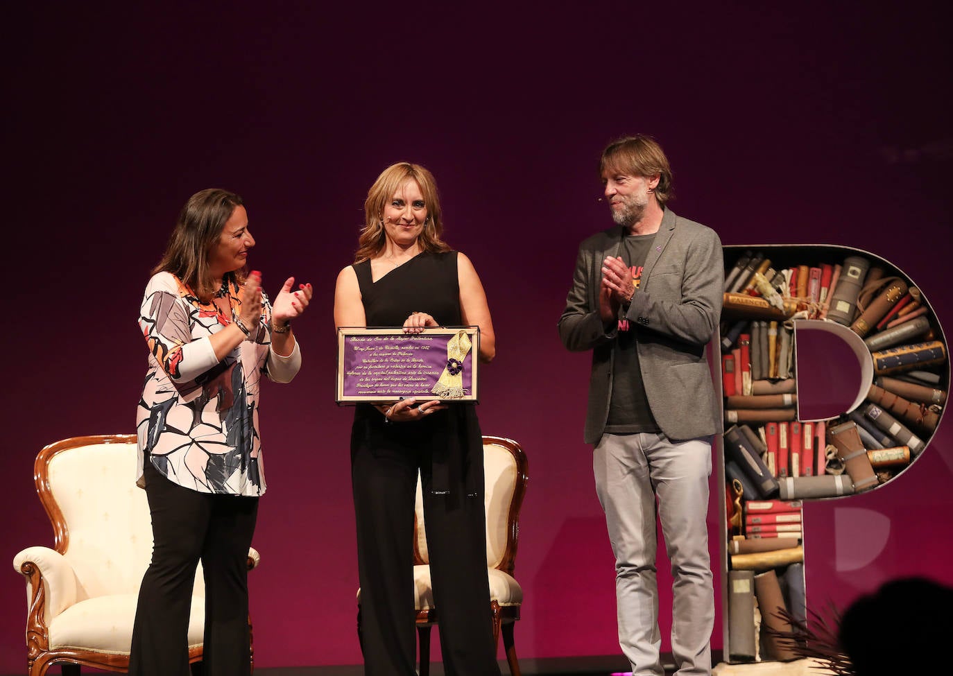 Pregón literario de Eva Villaver en el Teatro Principal