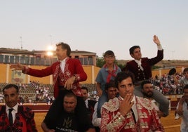 Salida a hombros de Pablo Hermoso de Mendoza.