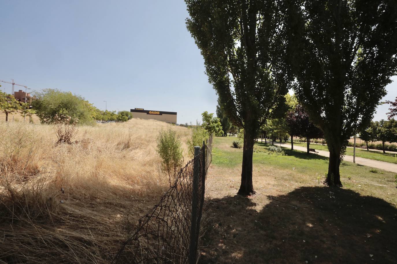 Vendida para otro súper una de las parcelas del suroeste de Parquesol que ya se urbanizan