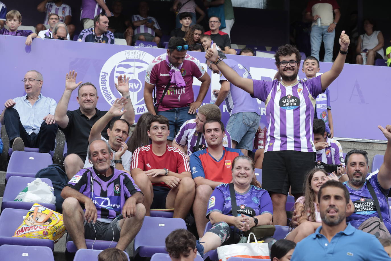 Búscate en la grada del estadio José Zorrilla (1/4)