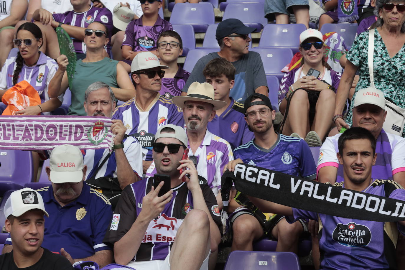 Búscate en la grada del estadio José Zorrilla (2/4)