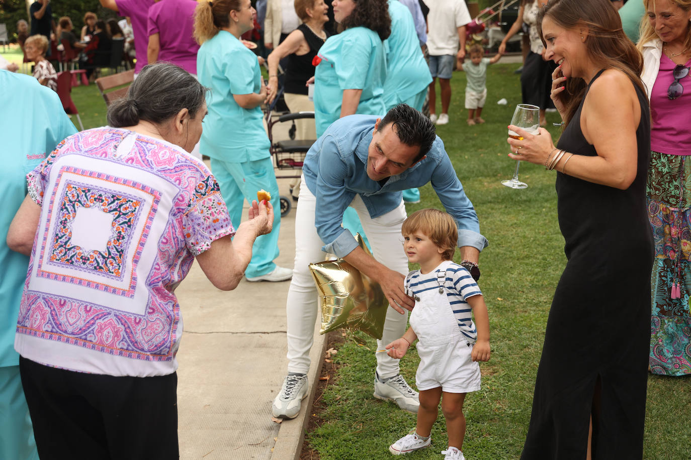 La fiesta de los 30 años de la Residencia El Villar de Laguna