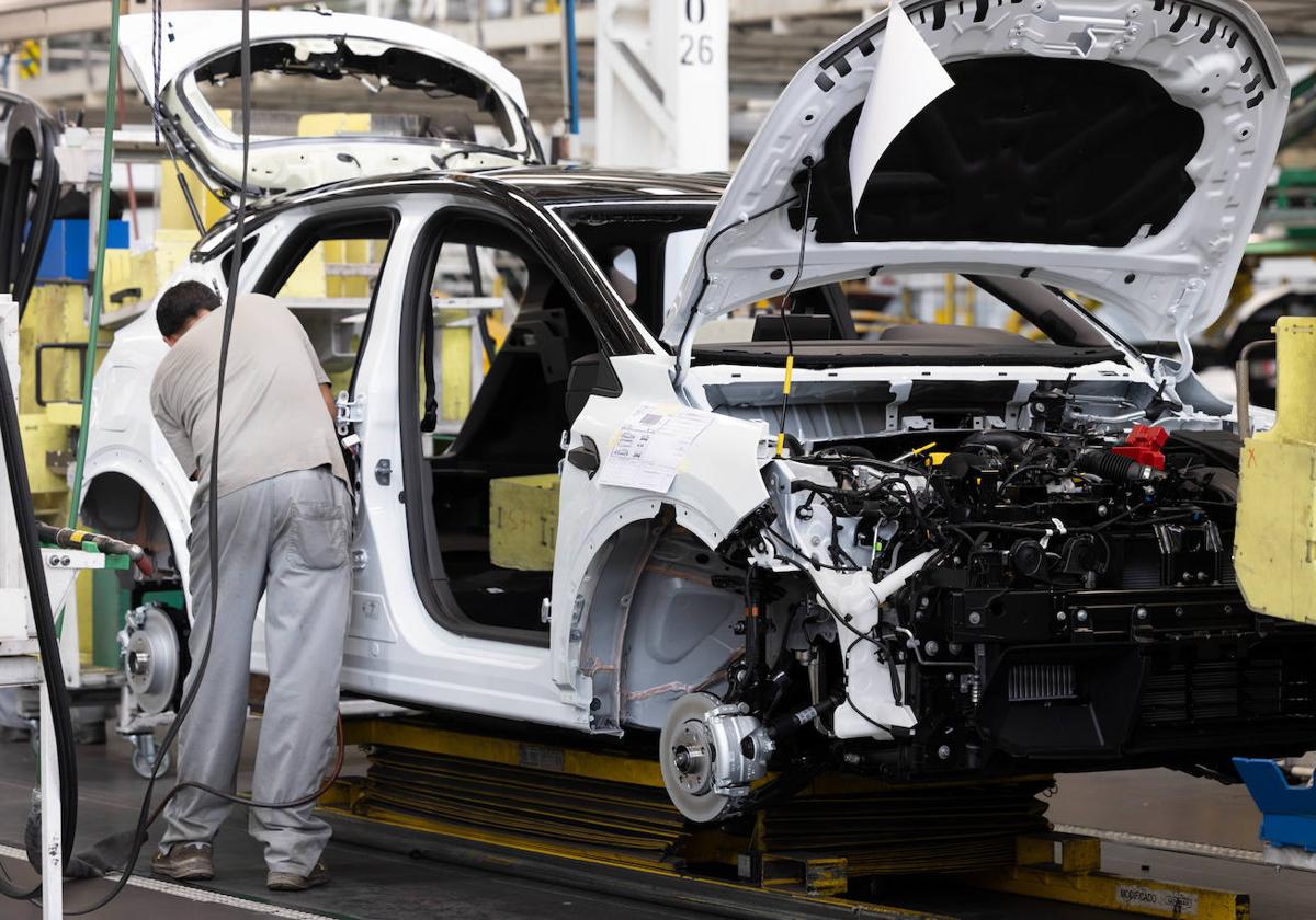 Cadena de Montaje en Valladolid, donde los trabajadores fabrican el nuevo Captur.