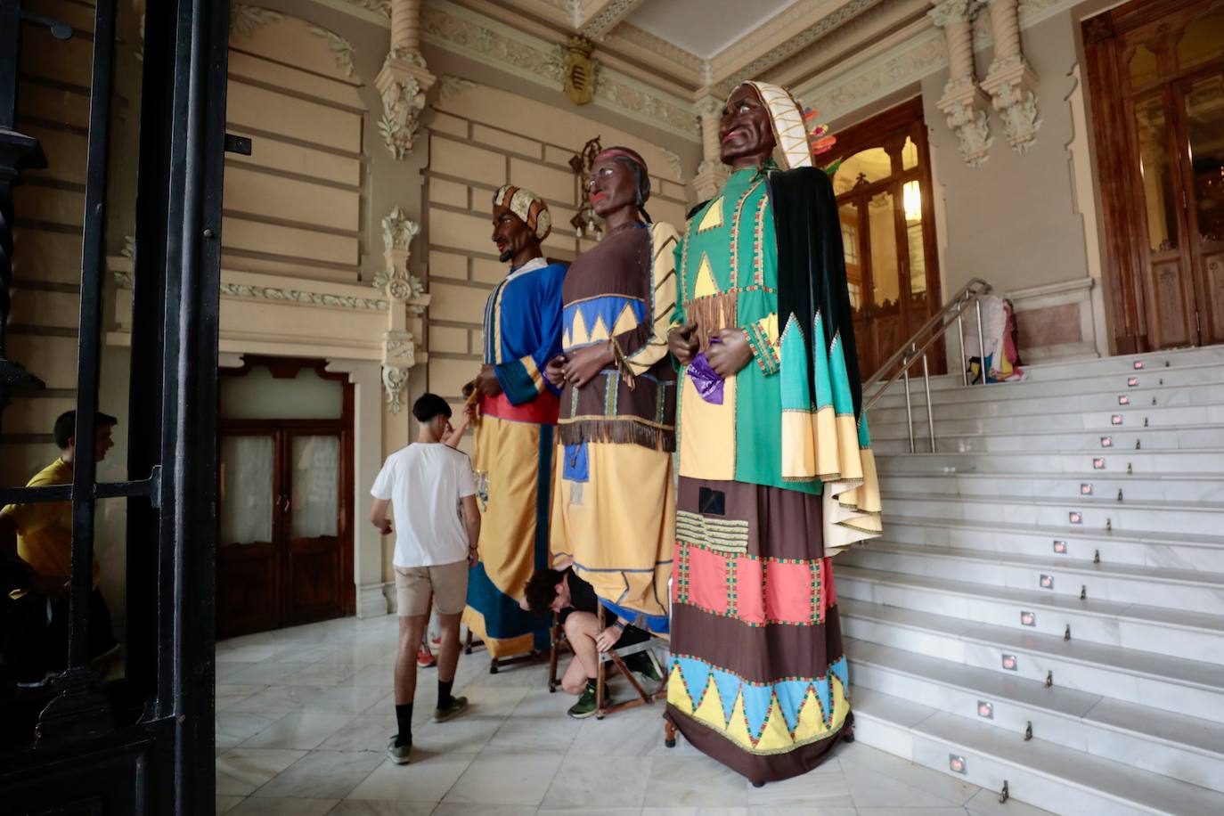 Traslado de los gigantes y los cabezudos al Ayuntamiento de Valladolid