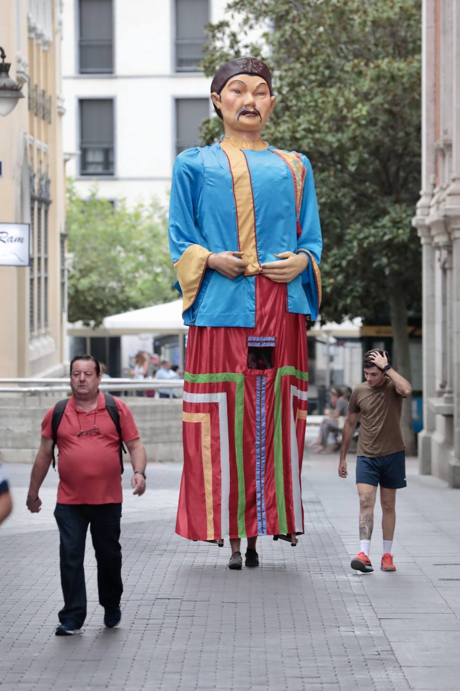 Traslado de los gigantes y los cabezudos al Ayuntamiento de Valladolid