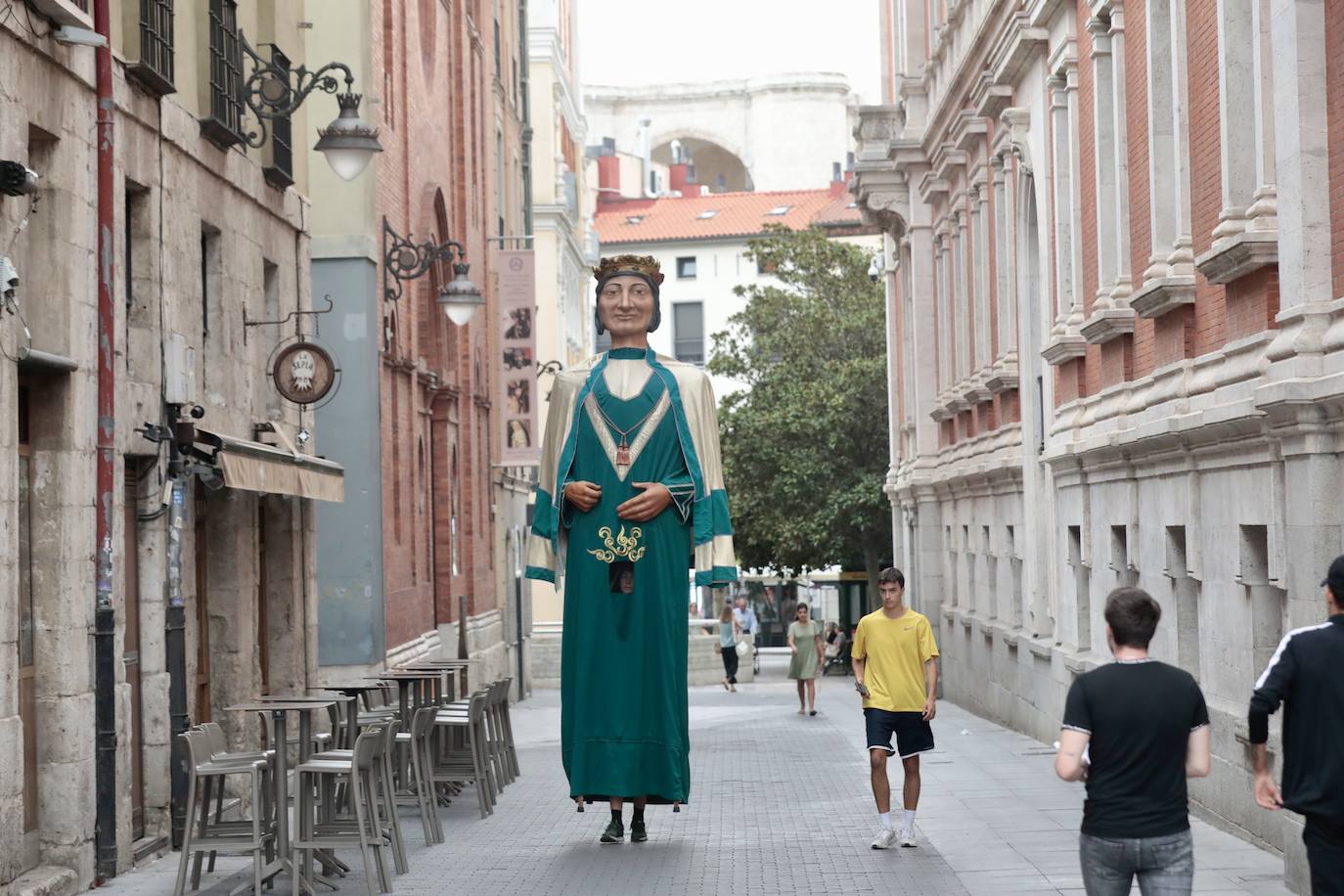 Traslado de los gigantes y los cabezudos al Ayuntamiento de Valladolid