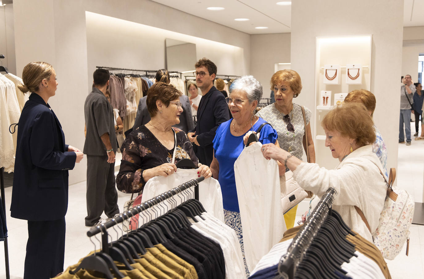 Las imágenes de la apertura de la nueva tienda de Zara en Valladolid