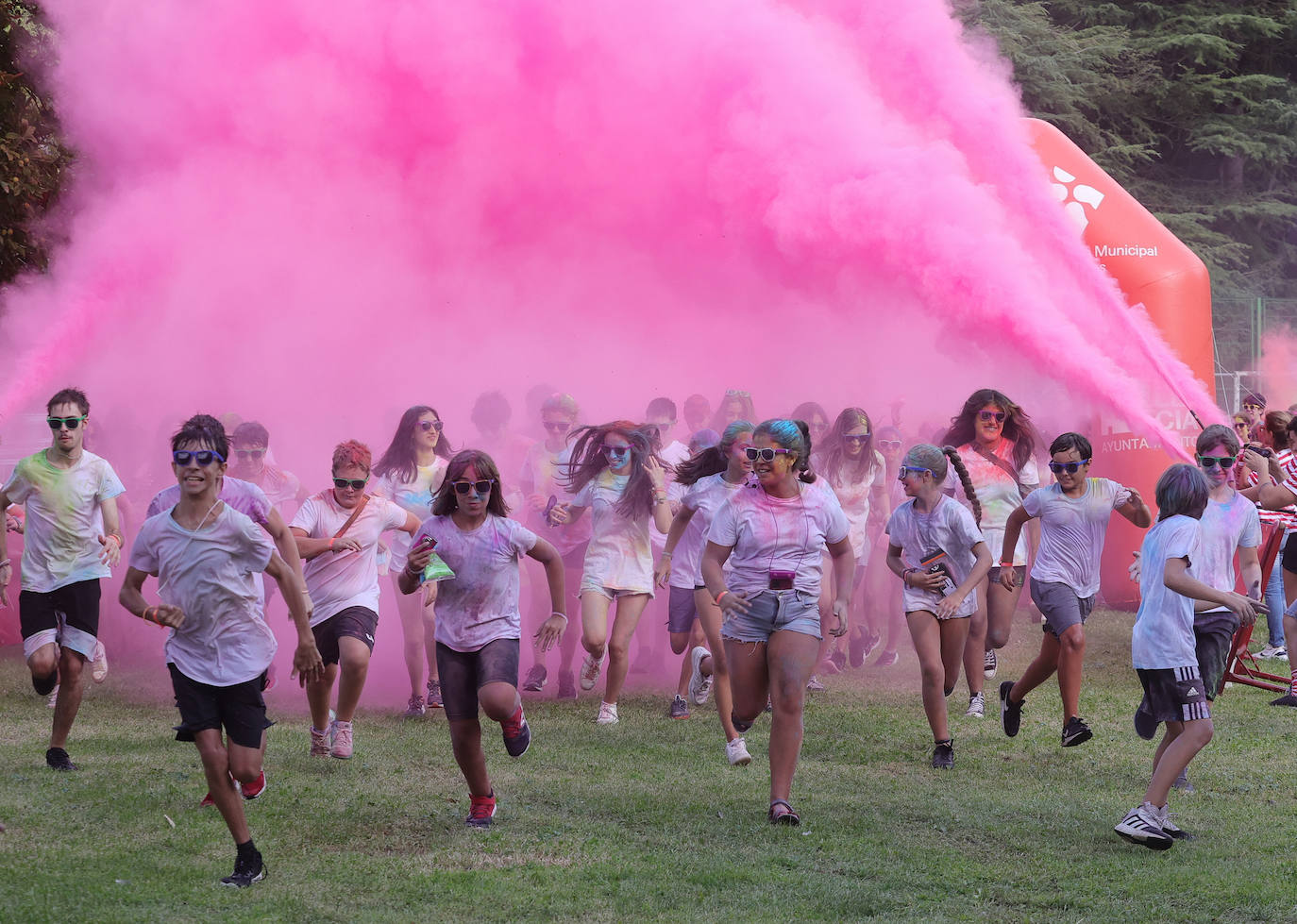 La Holi San Antolín tiñe el Sotillo de colores