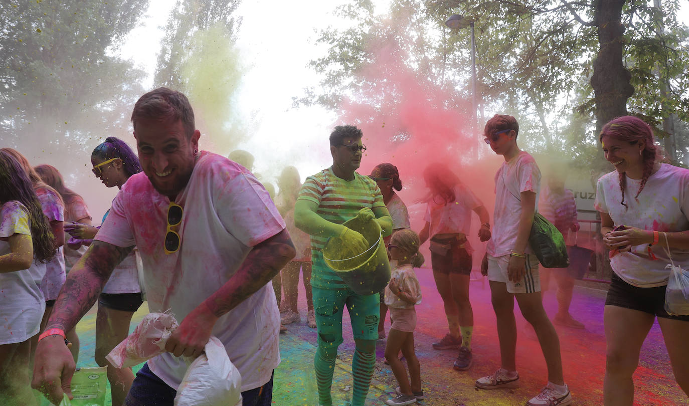 La Holi San Antolín tiñe el Sotillo de colores