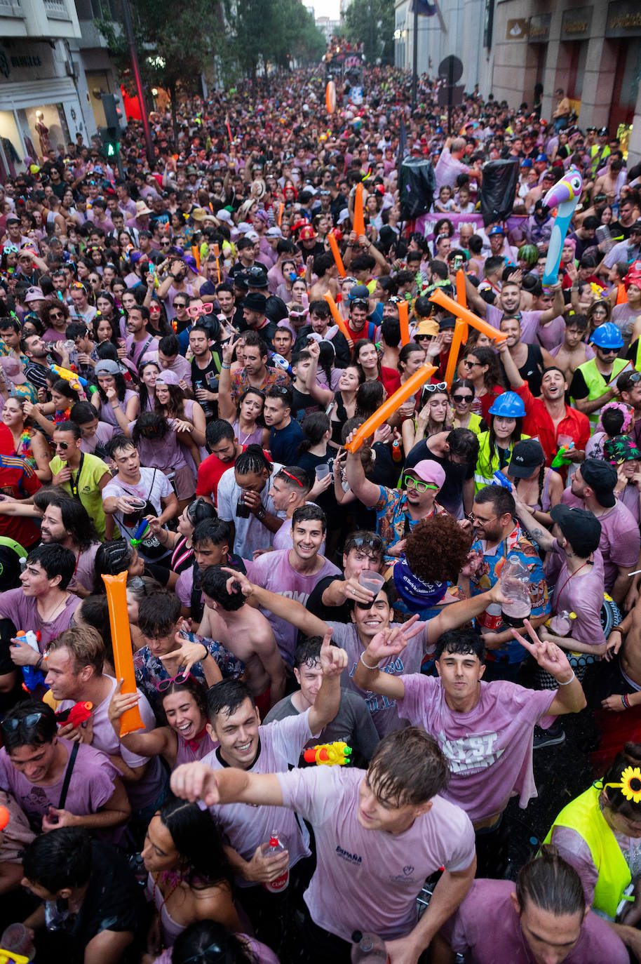 El desfile de peñas de las Fiestas de Valladolid 2024, en imágenes