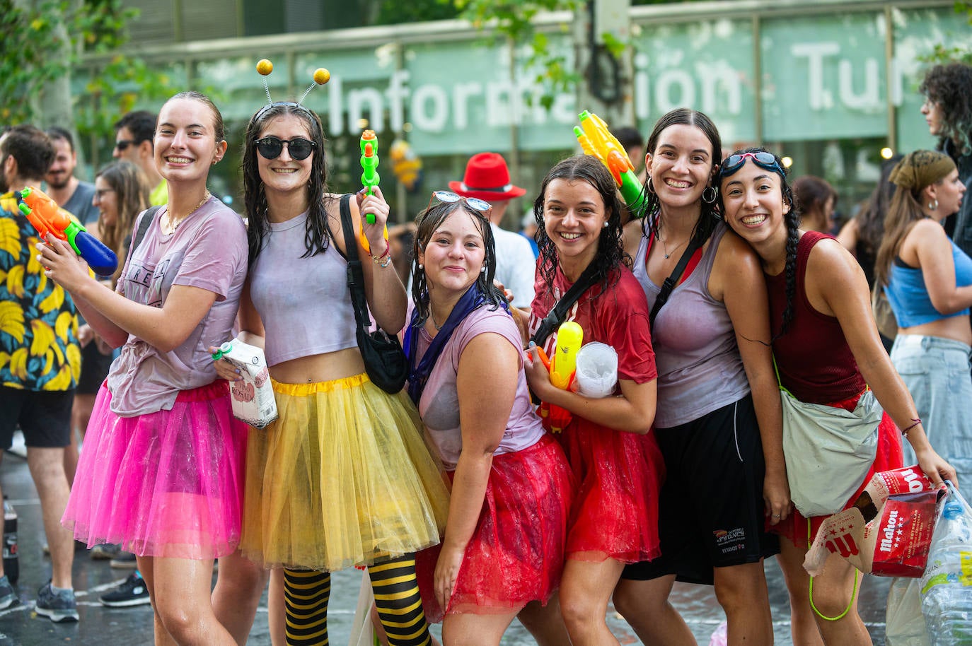 El desfile de peñas de las Fiestas de Valladolid 2024, en imágenes