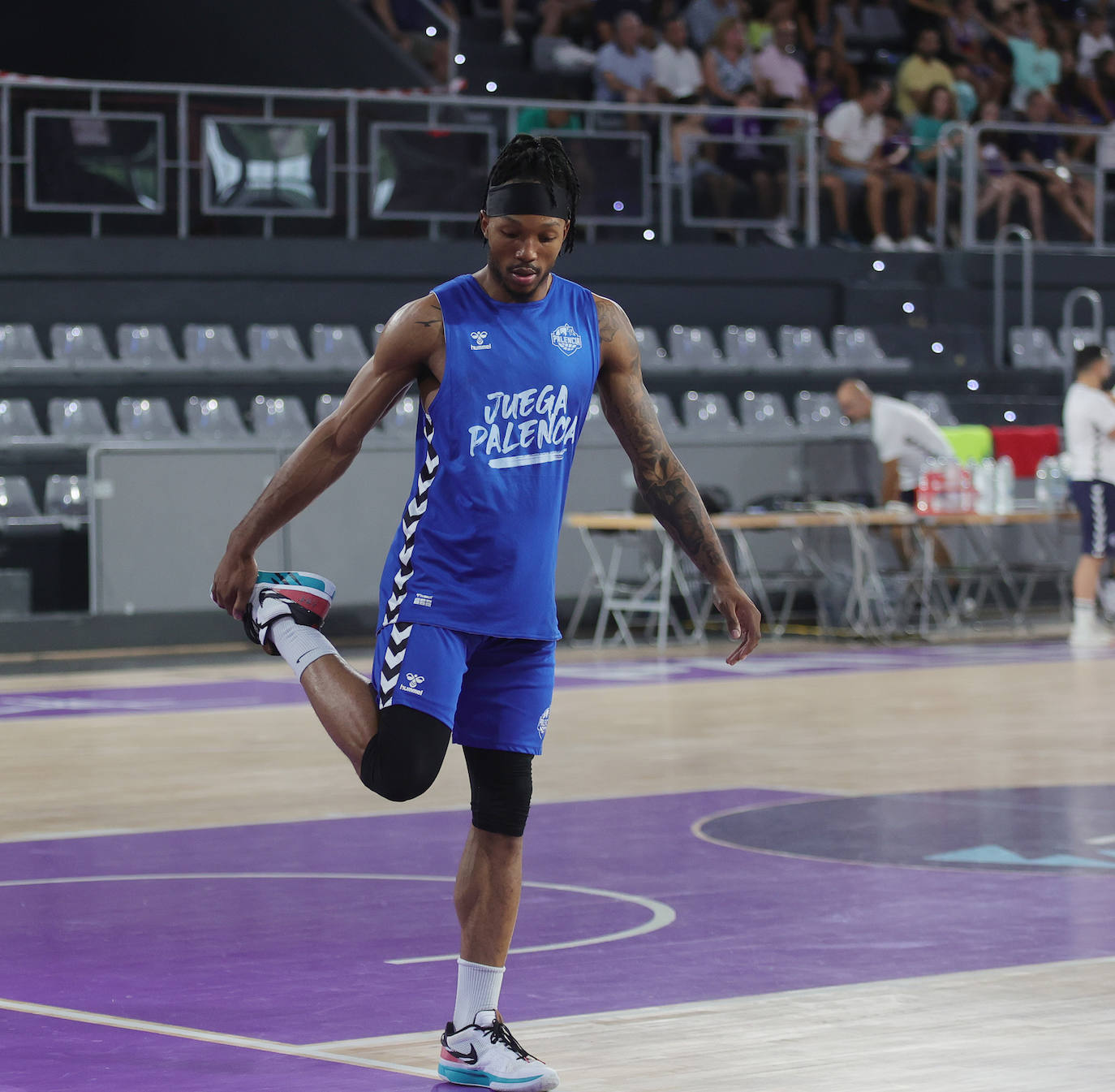 El Palencia Baloncesto muestra sus armas al público en el Pabellón