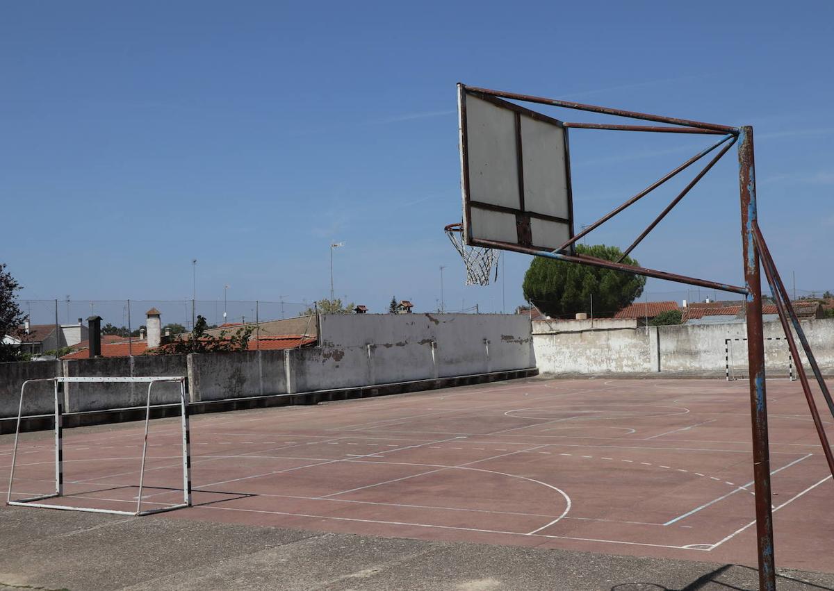 Imagen secundaria 1 - Instalaciones deportivas y clase de música.