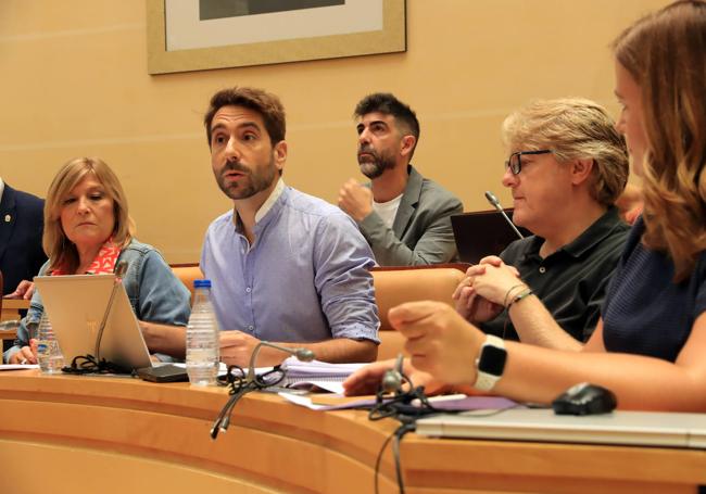 Los concejales socialistas durante su intervención.