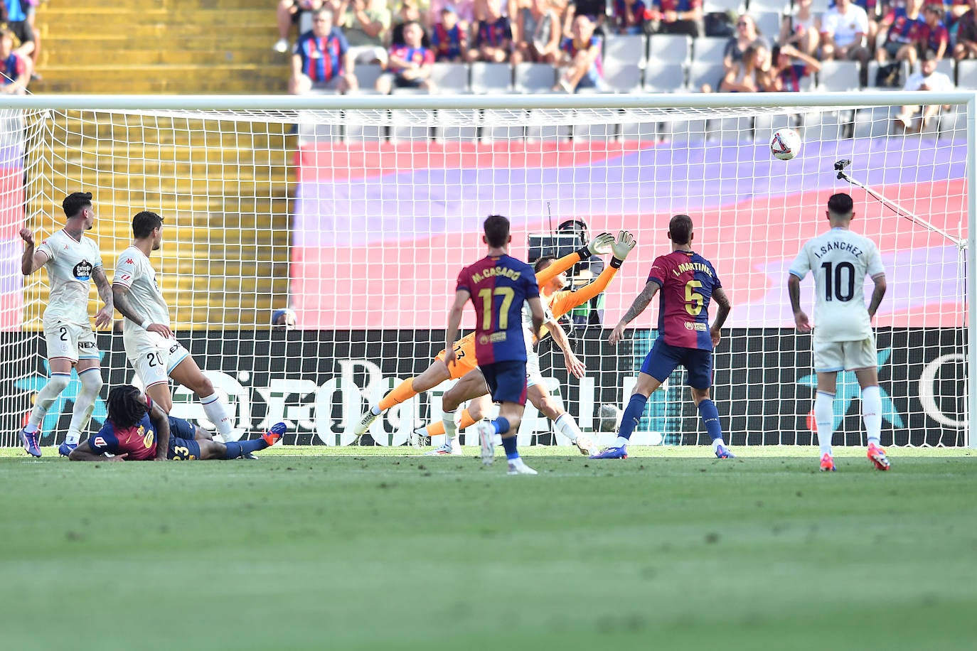 La goleada del Barcelona al Real Valladolid, en imágenes