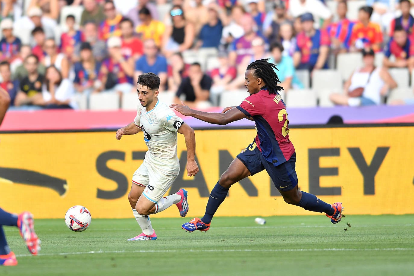 La goleada del Barcelona al Real Valladolid, en imágenes